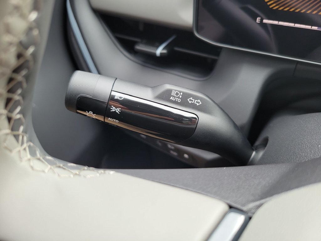 New 2027 Pale Gray Kia EX image 28