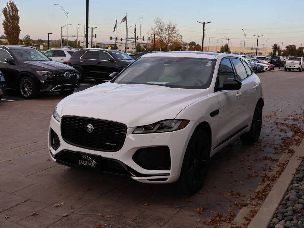 Used 2025  Jaguar P250 R-Dynamic S image 4