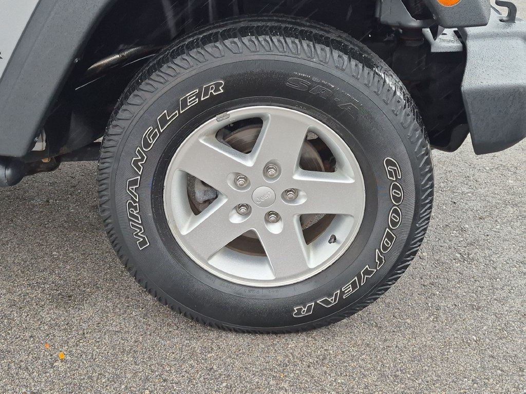 Used 2014 Gray Jeep Sport image 9