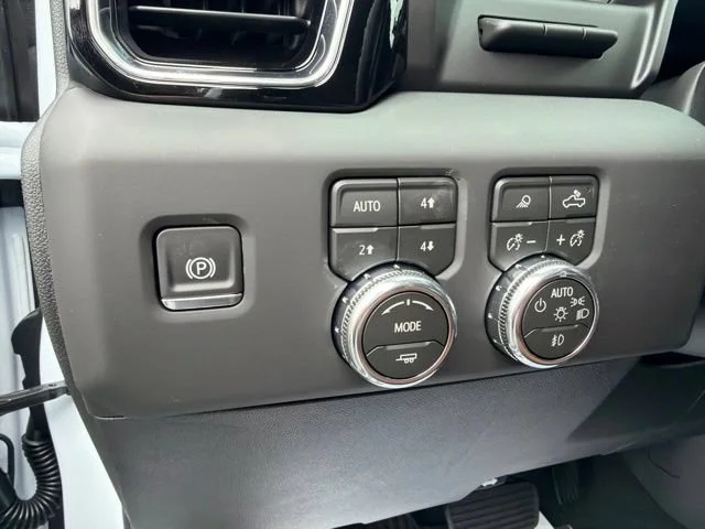 New 2026 Glacier White Tricoat GMC Denali Ultimate image 32