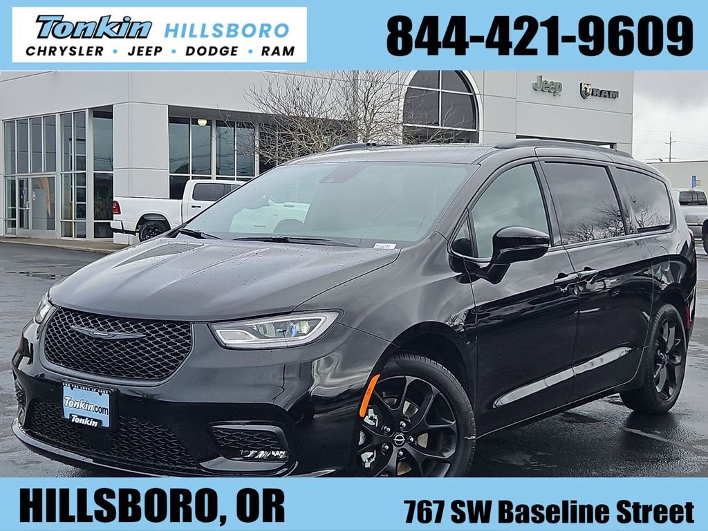 2026 Chrysler Pacifica Select's photo