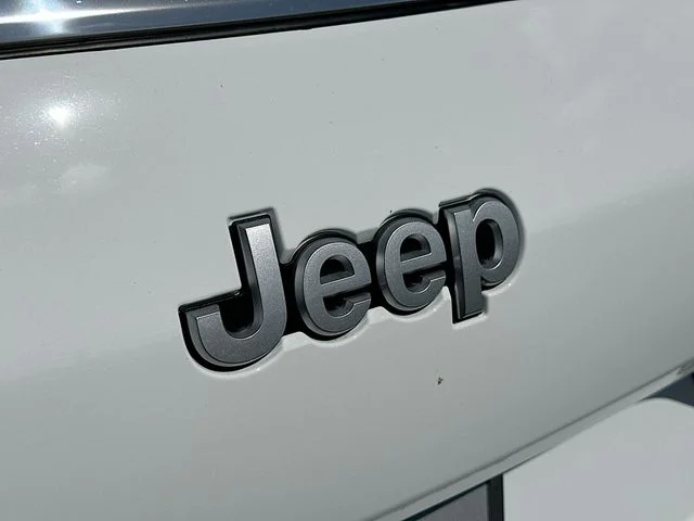 New 2026 Bright White Clearcoat Jeep Laredo image 19
