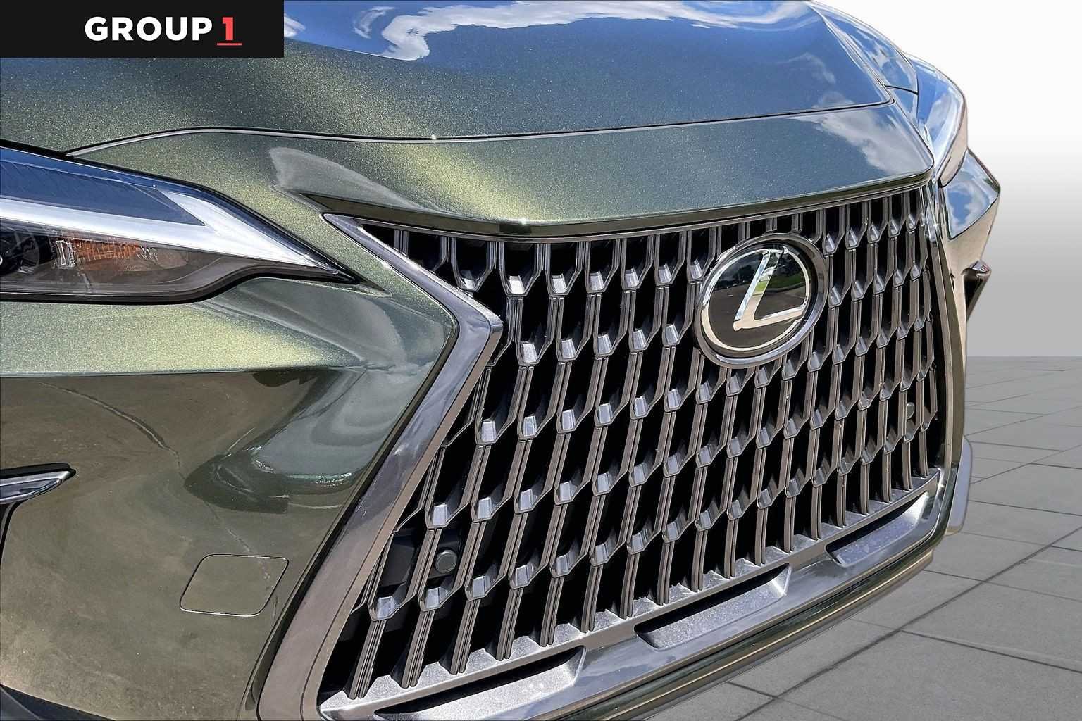 Certified Used 2025 Nori Green Pearl Lexus Premium image 27