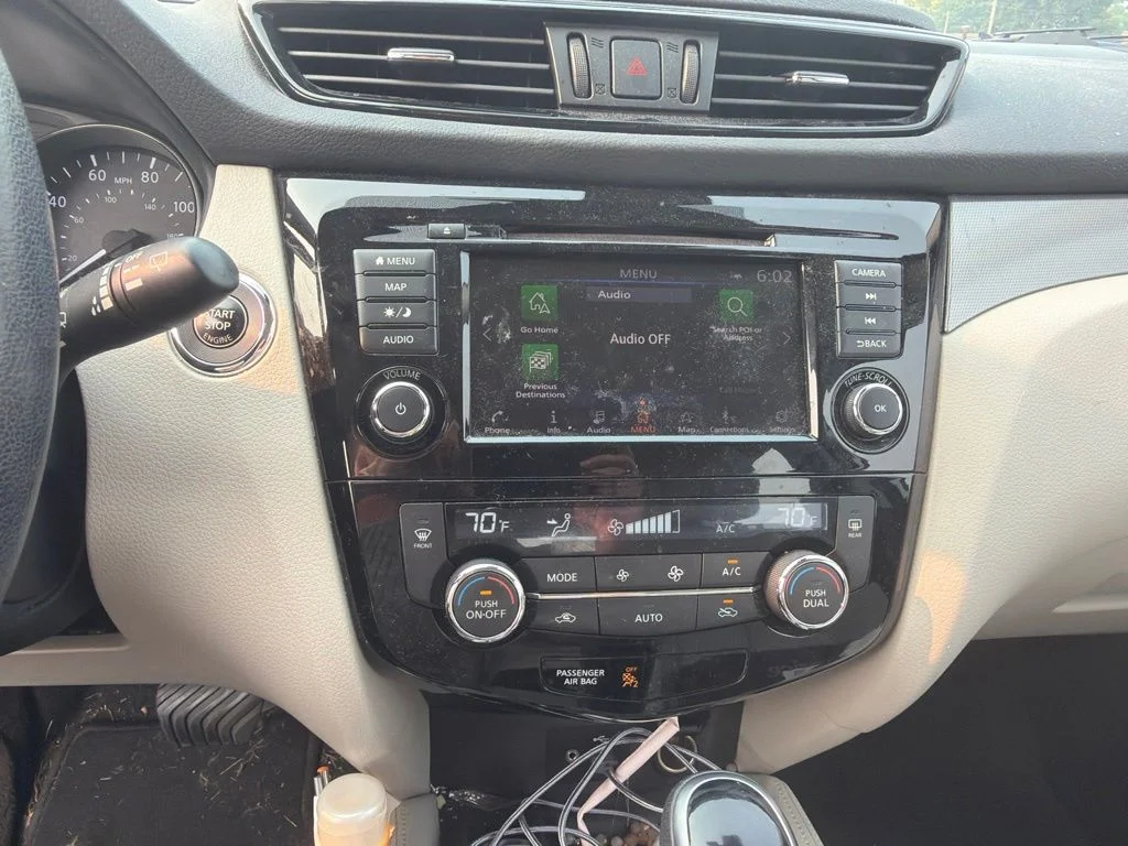 Used 2020 Silver Nissan SL image 19