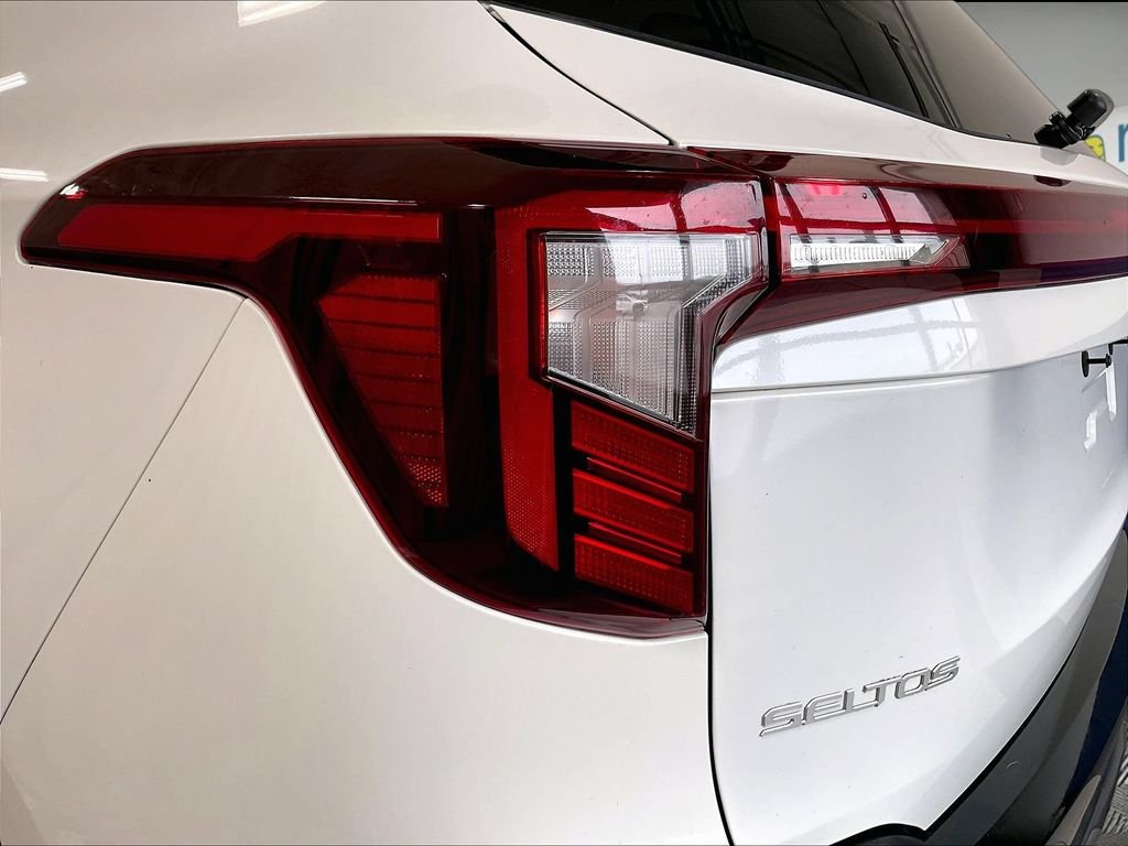 Used 2024 White Kia X-Line image 31