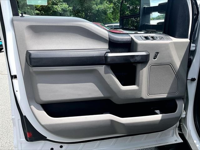 Used 2019 White Ford XL image 18