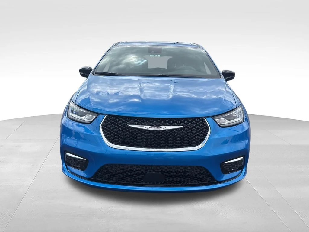 New 2026 Hydro Blue Pearl-Coat Exterior Paint Chrysler Select image 10