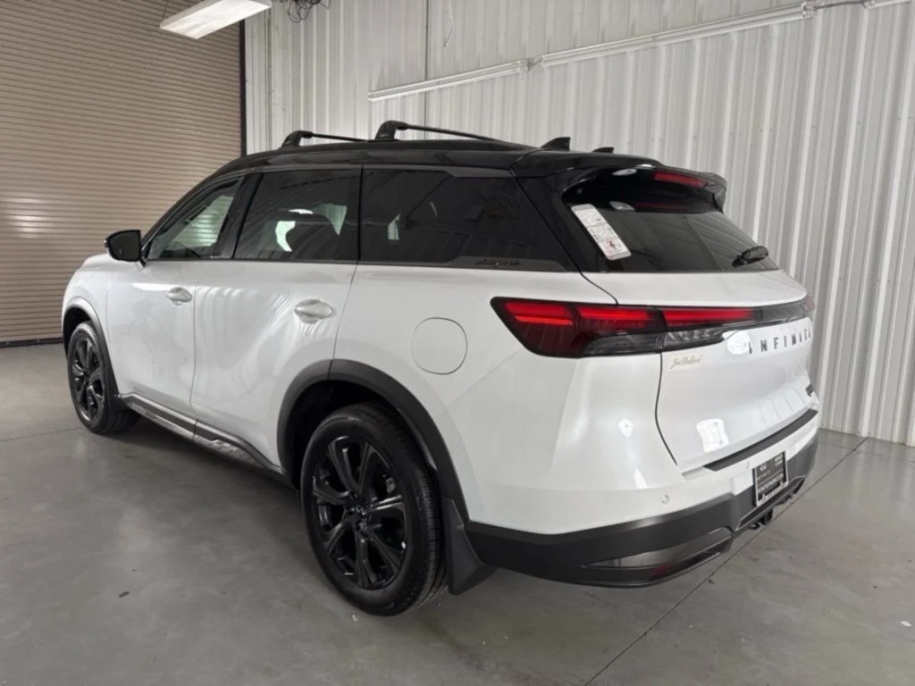 New 2026 White / Black INFINITI Autograph image 4