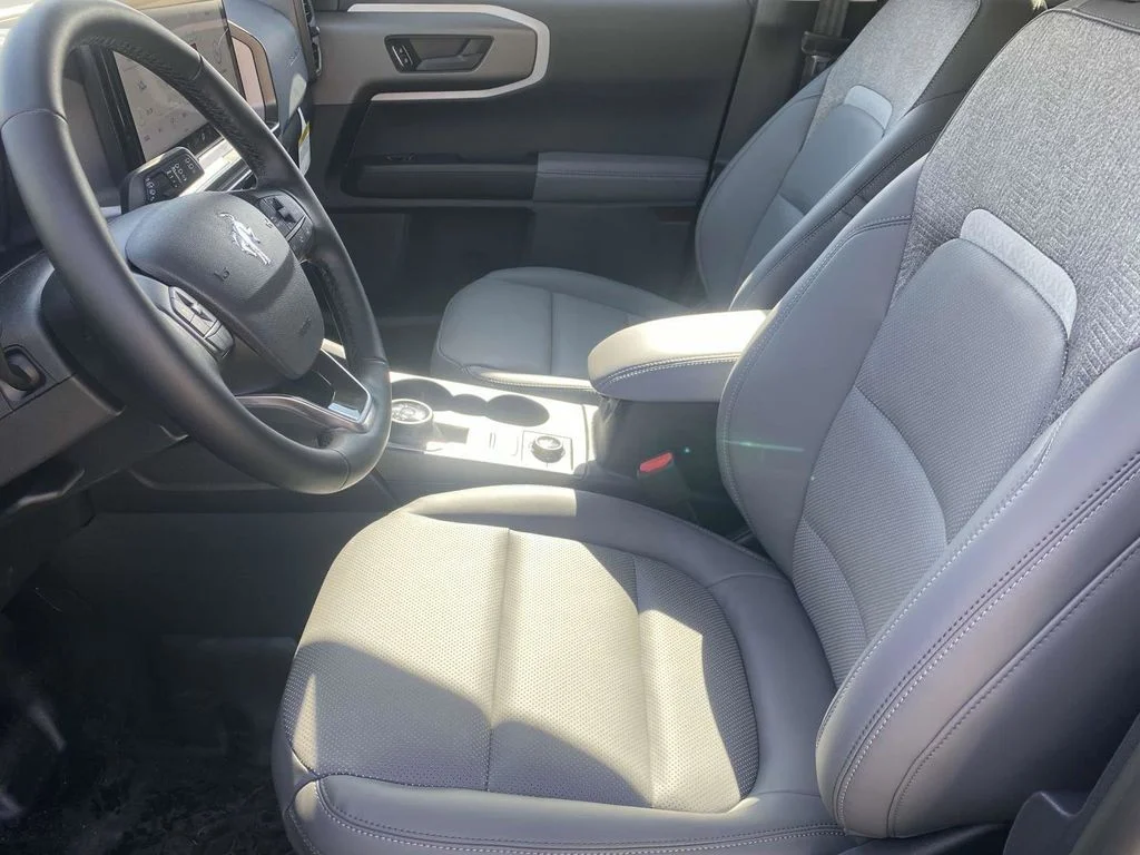 New 2025 Oxford White Ford Badlands® image 13