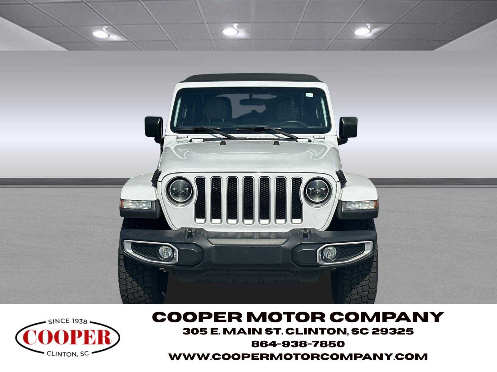 Used 2018 Bright White Clearcoat Jeep Sahara image 8