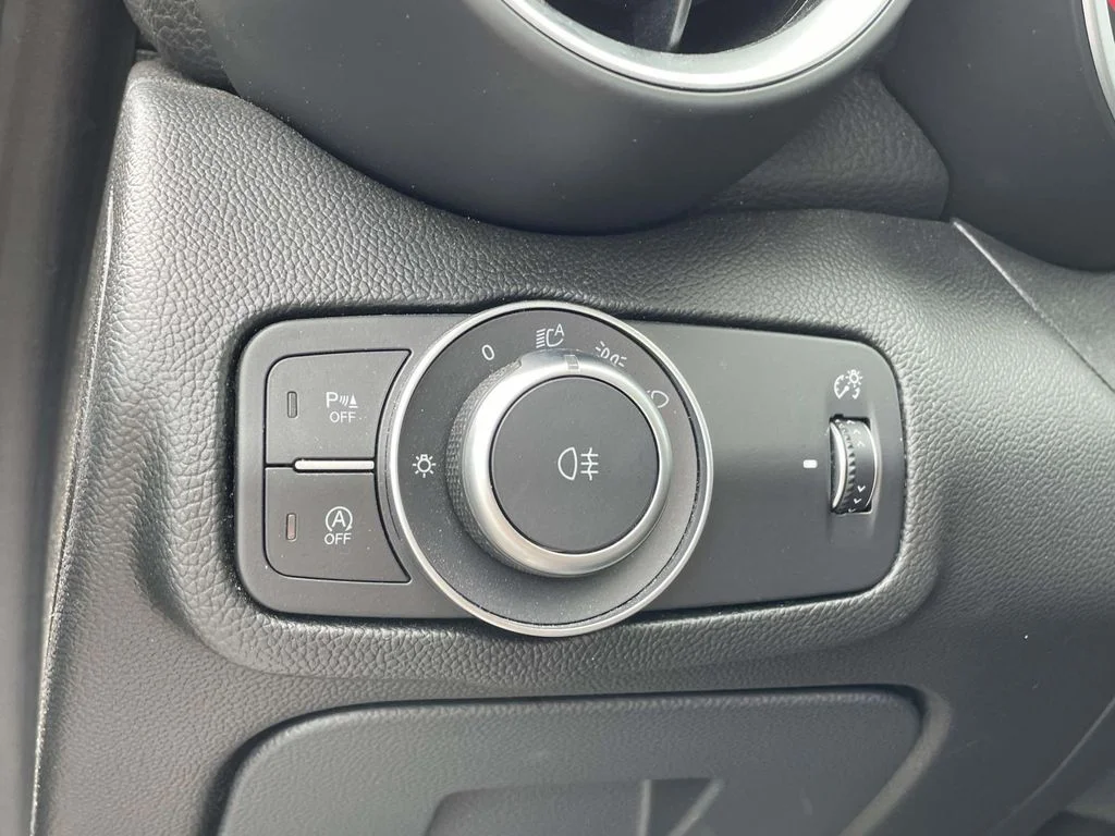 Used 2017 Red Metallic Alfa Romeo Base image 34