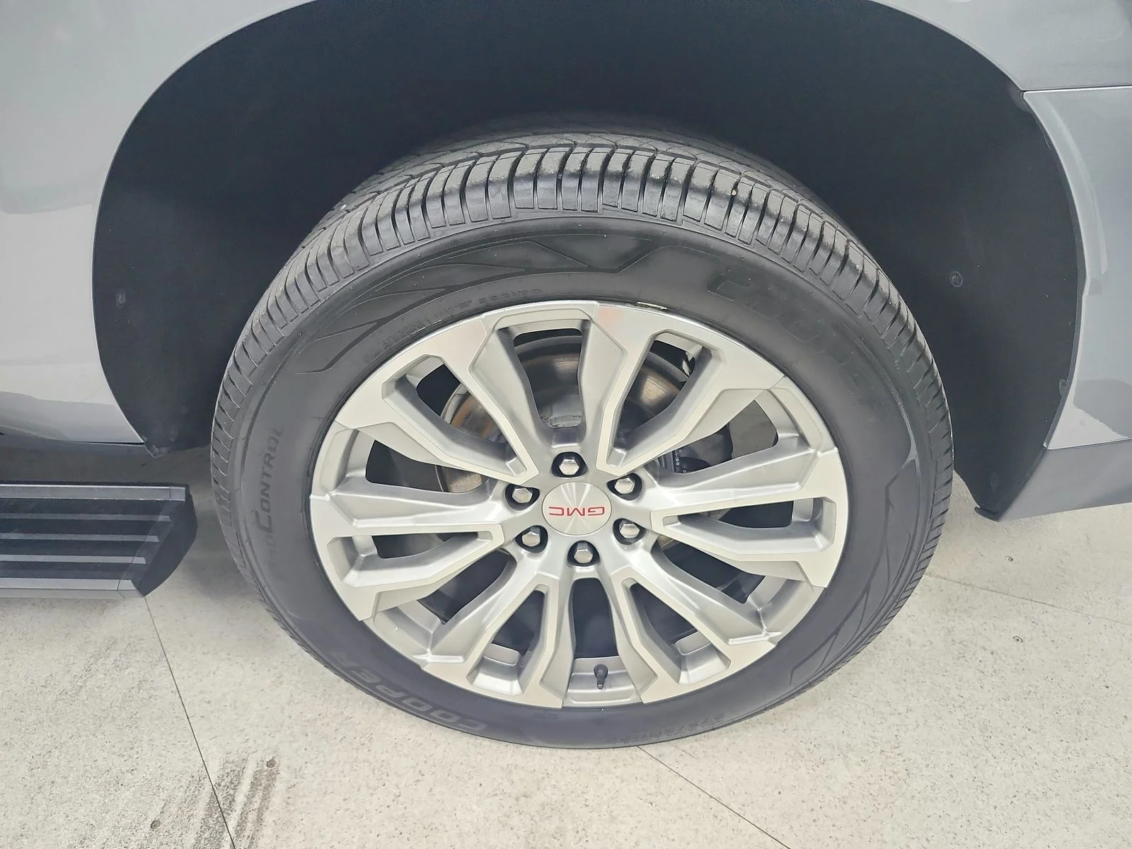 Used 2023 Silver GMC Denali image 57