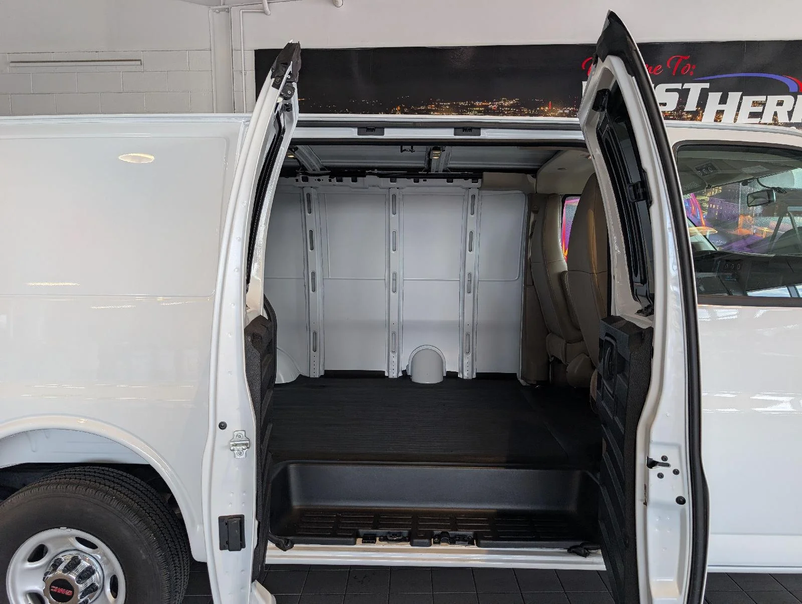 Used 2025 Summit White GMC Work Van image 11