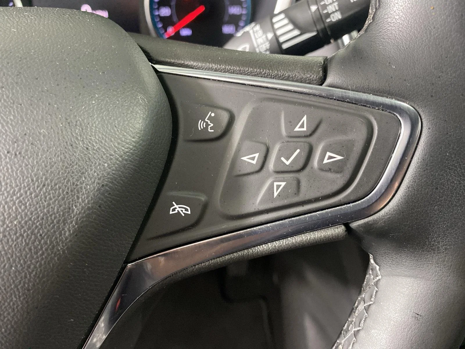 Used 2024 Mosaic Black Metallic Chevrolet LT image 15