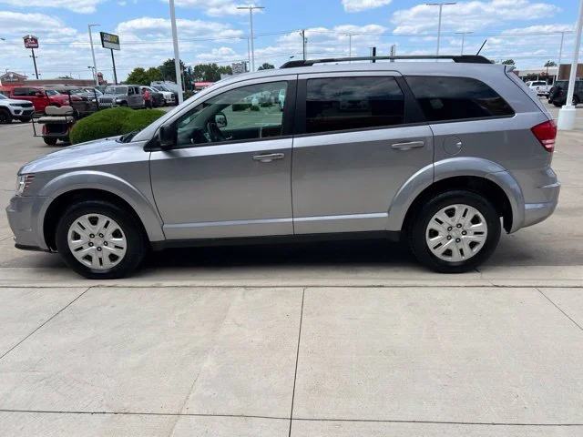 Used 2017 Silver Dodge SE image 6