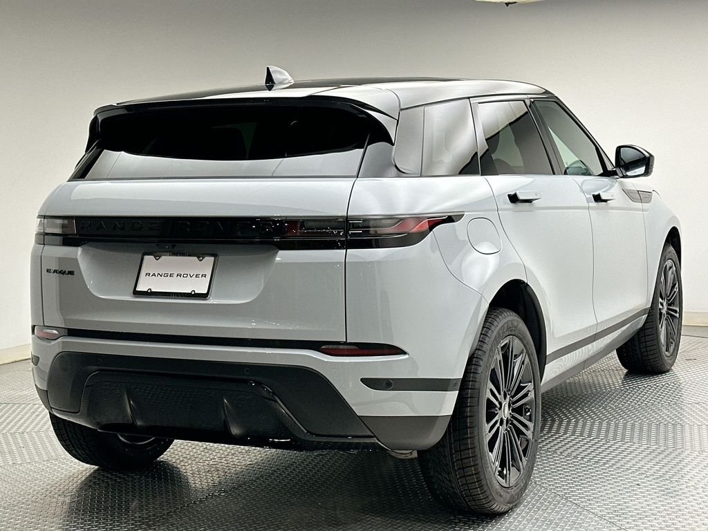 New 2026 Arroios Grey Metallic Land Rover S image 3