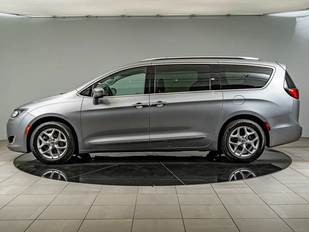 Used 2018 Billet Silver Metallic Clearcoat Chrysler Touring L Plus image 8
