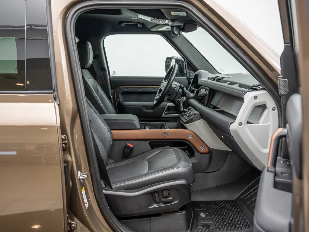 Used 2024 Gondwana Stone Metallic Land Rover X-Dynamic SE image 25
