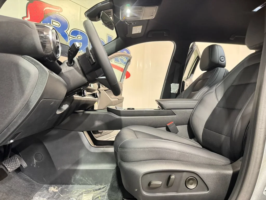 2027 Chevrolet Equinox LT - Photo 8