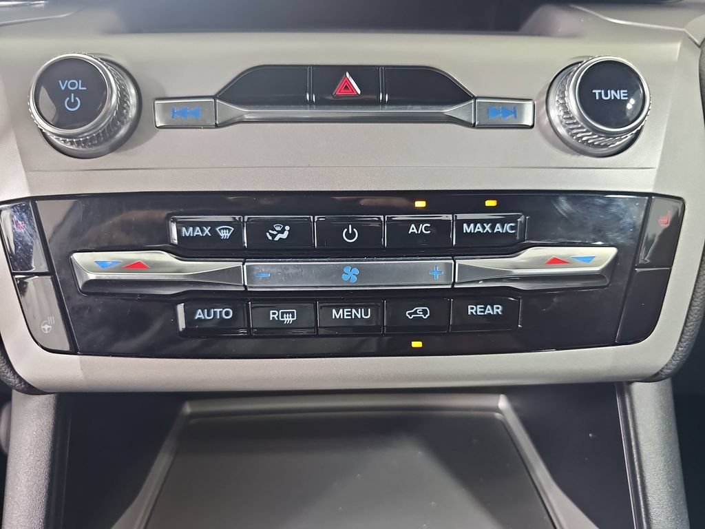 Used 2023 White Ford XLT image 29