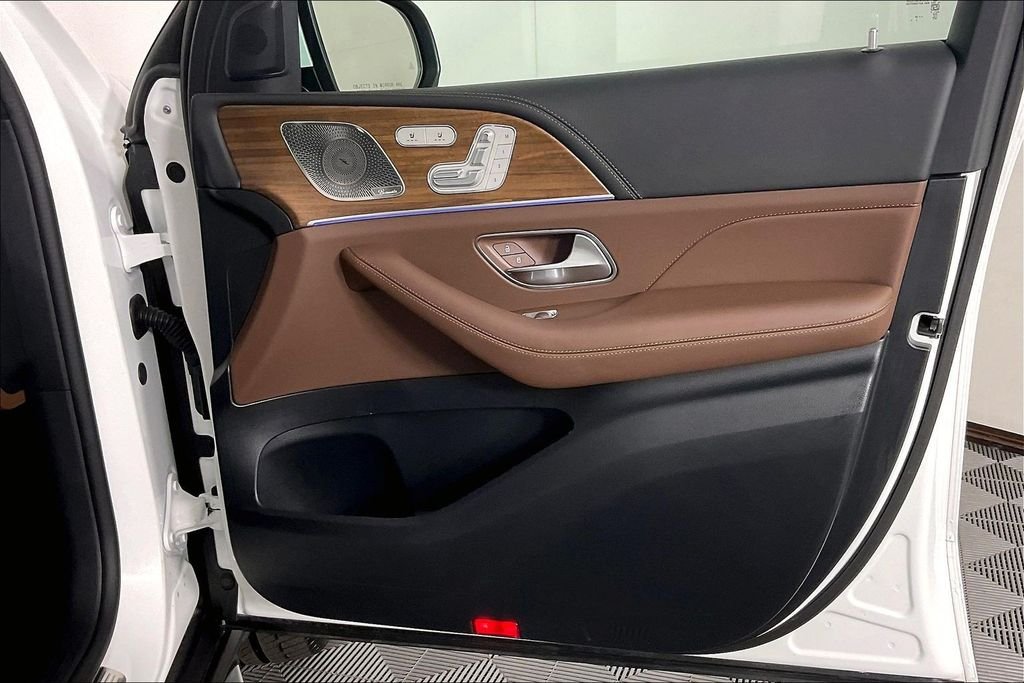 2025 Mercedes-Benz GLS AMG GLS 63 - Photo 16