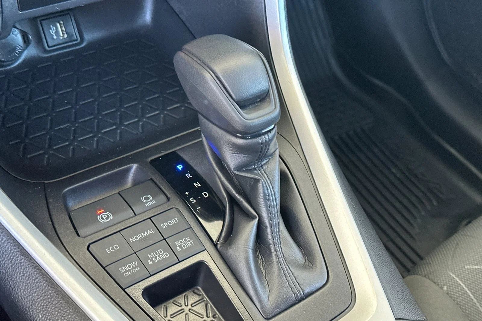 Used 2024 Silver Sky Metallic Toyota XLE image 20