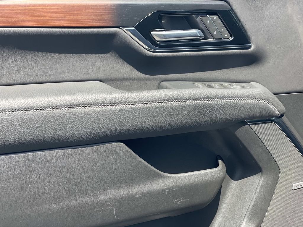 2025 GMC Yukon Denali - Photo 21