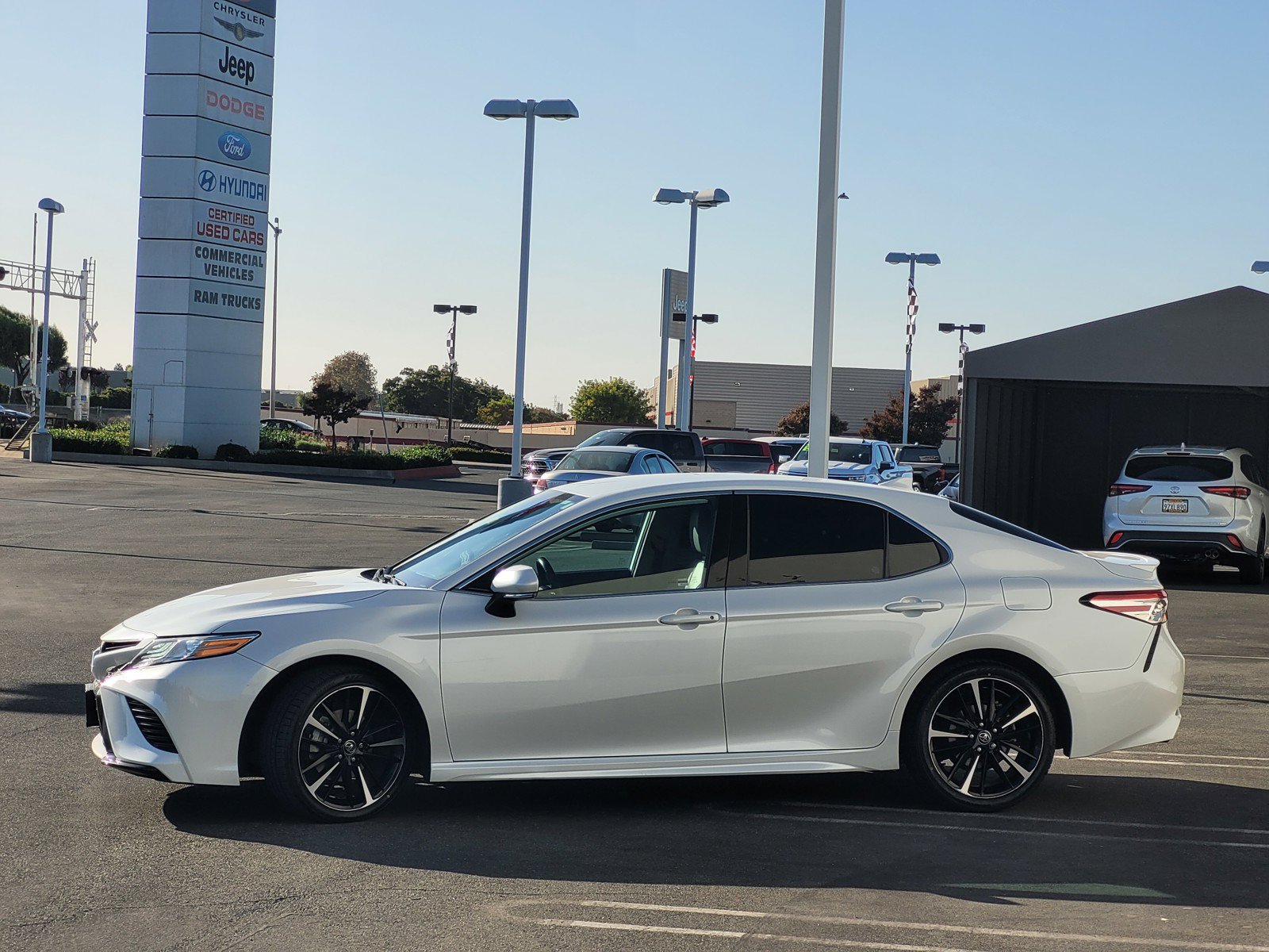 Used 2020 WIND CHILL PEARL Toyota XSE image 7