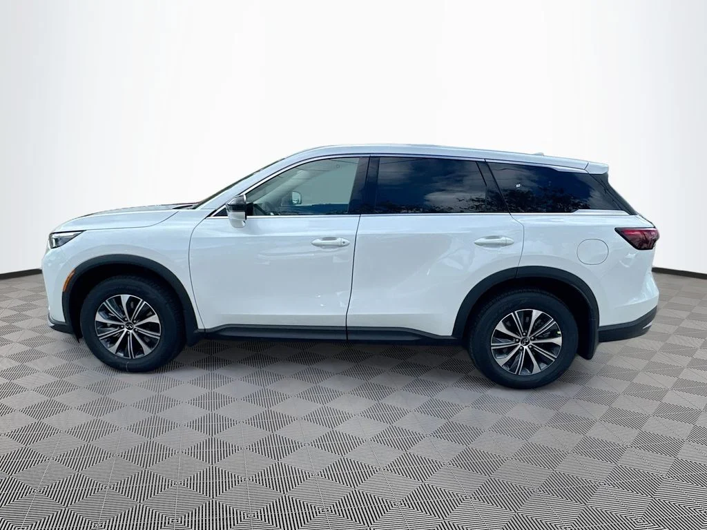 New 2027 RADIANT WHITE INFINITI Pure FWD image 8