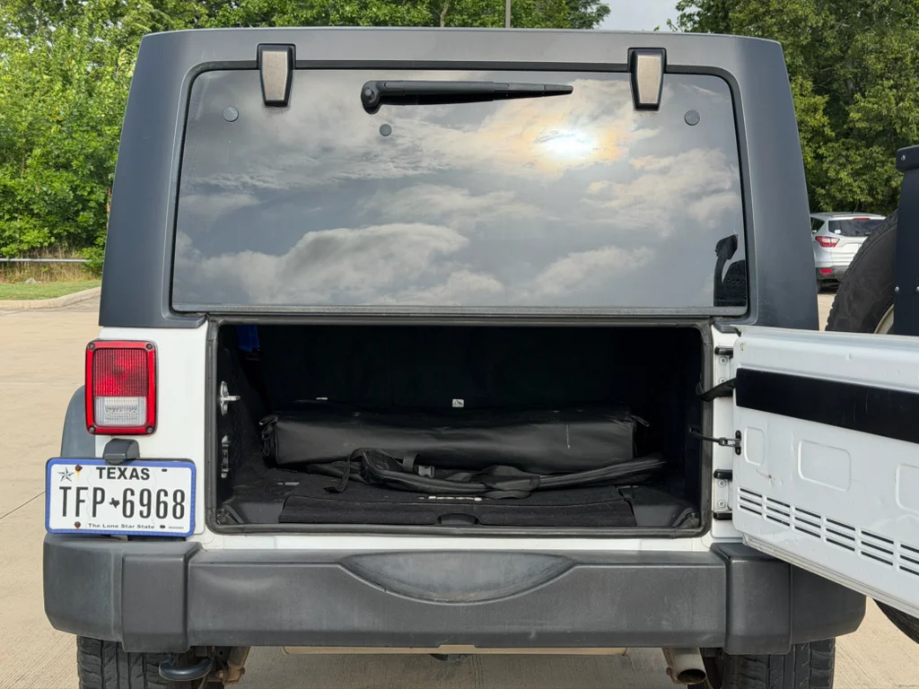 Used 2015 Bright White Clearcoat Jeep Sport image 26