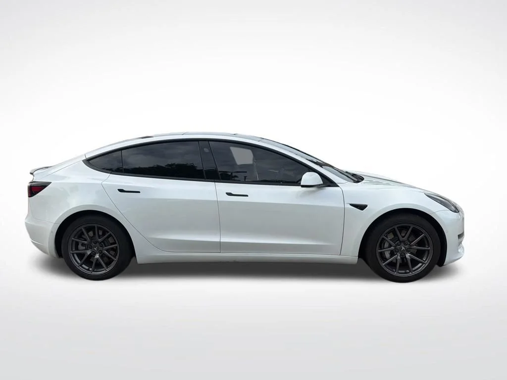 Used 2022 White Tesla Base image 2