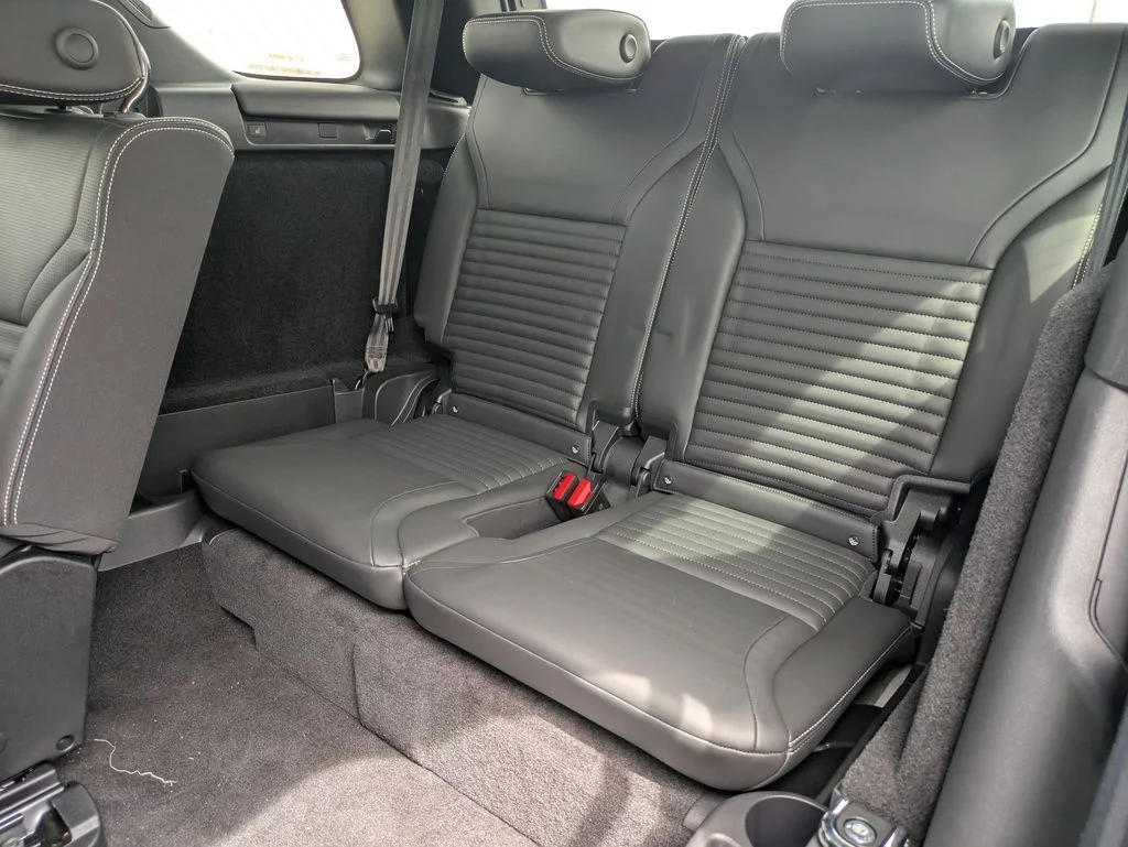 Used 2025 White Land Rover Metropolitan Edition image 30