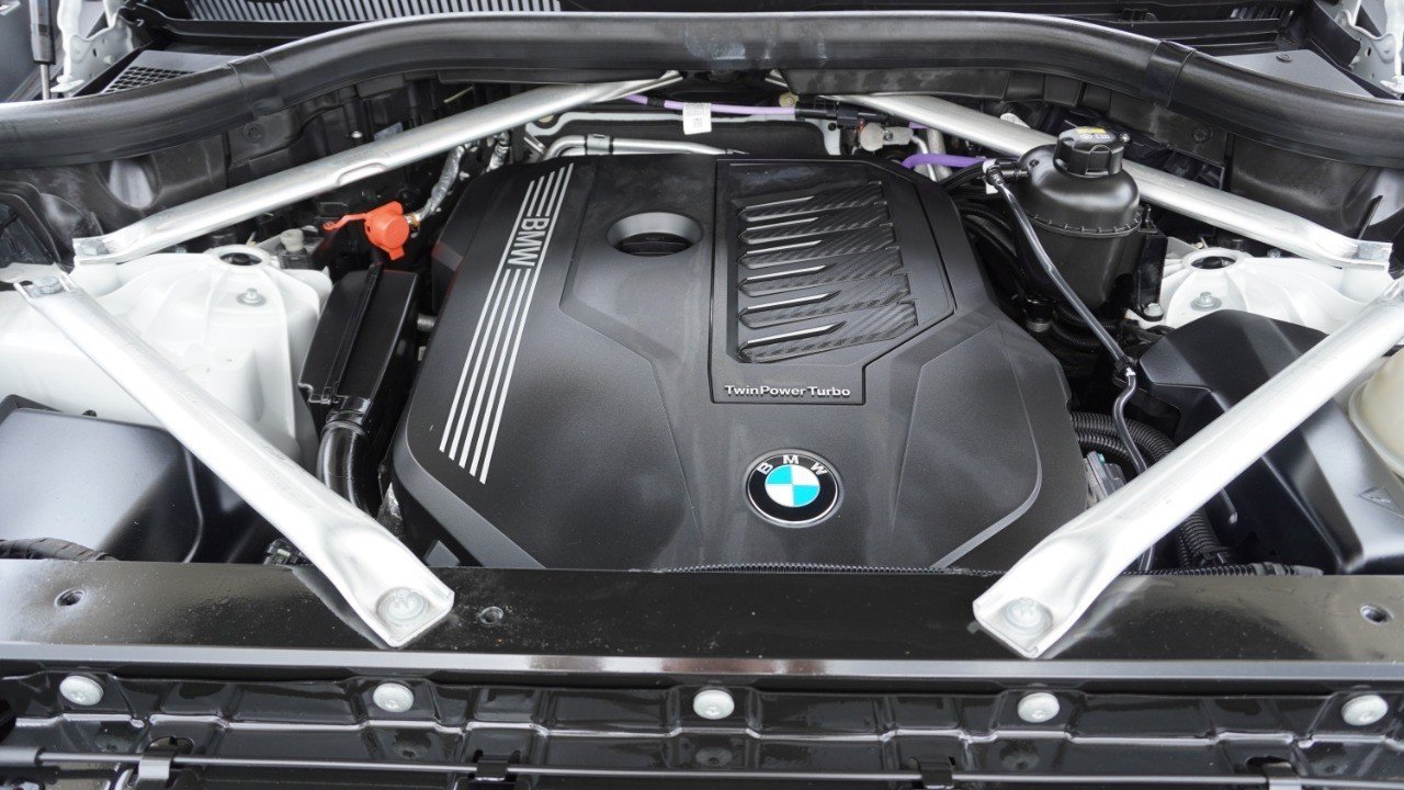 Used 2022 White BMW xDrive40i image 35