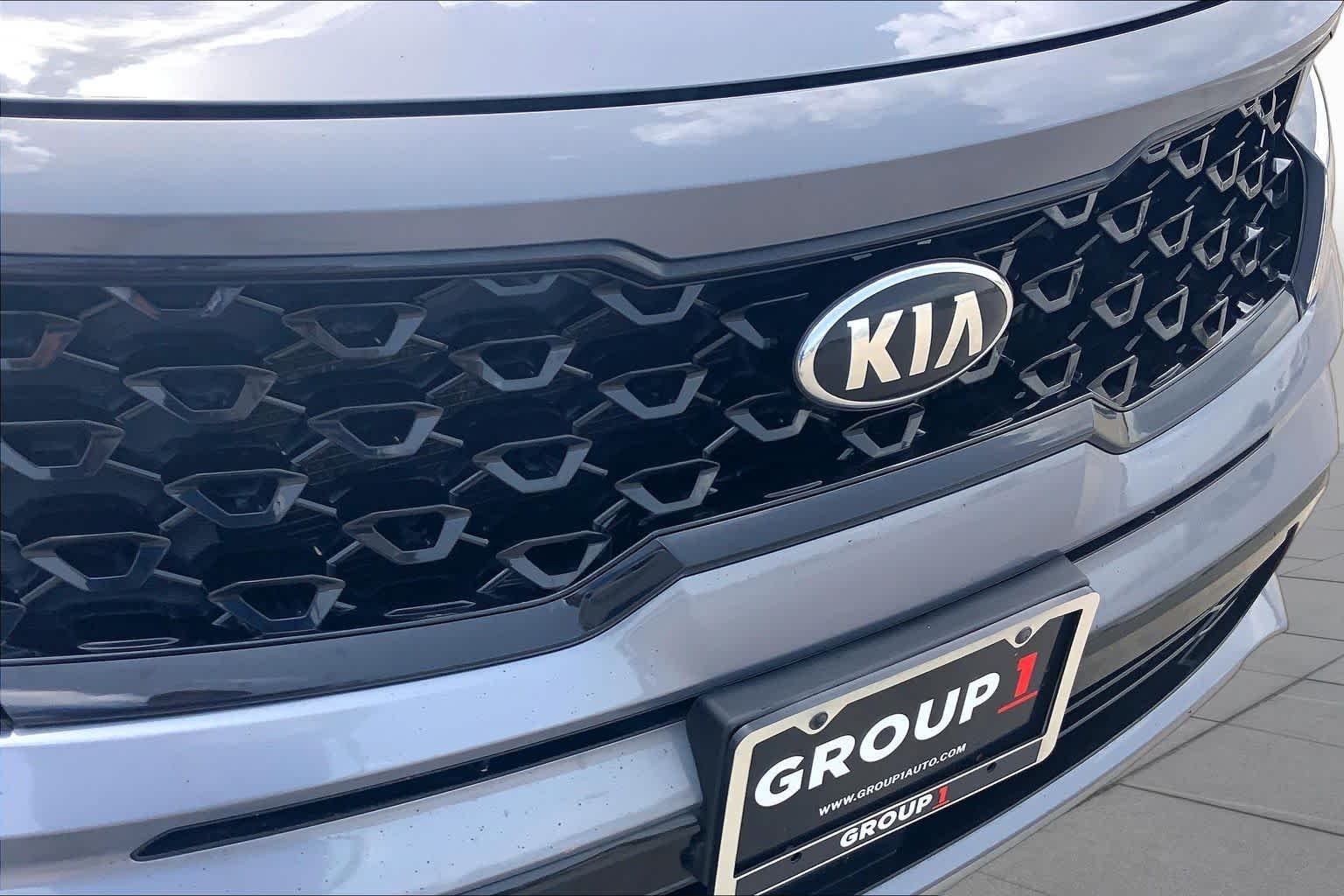 Used 2021 Everlasting Silver Kia EX image 29