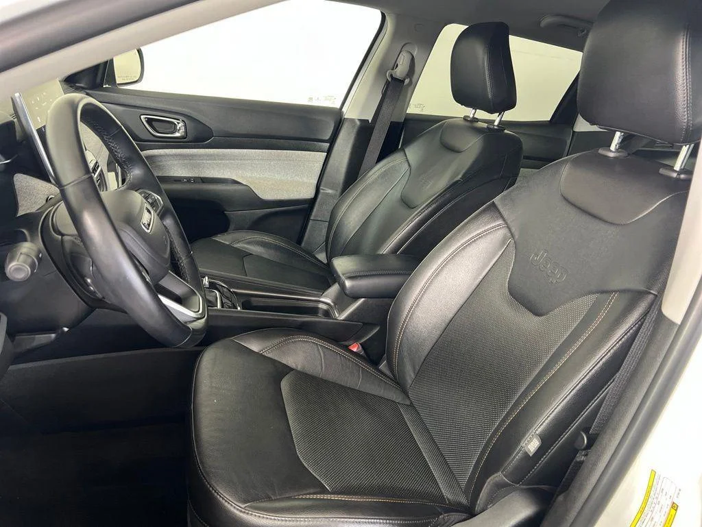 Used 2022 Bright White Clearcoat Jeep Latitude Lux image 5