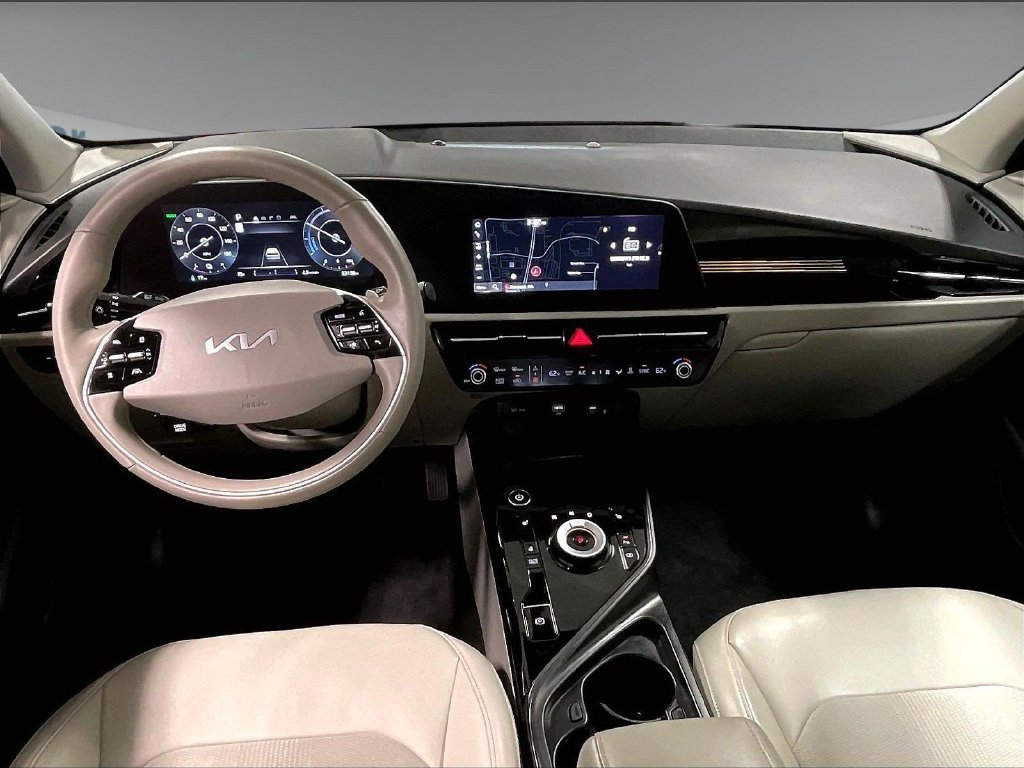 Used 2023 Gray Kia Wind image 22