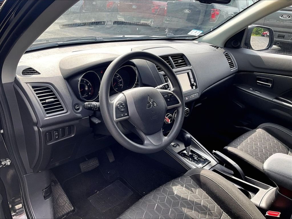 Used 2025 Alloy Silver Metallic Mitsubishi  image 8