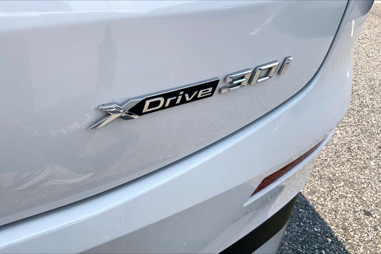 Used 2022 Alpine White BMW xDrive30i image 10