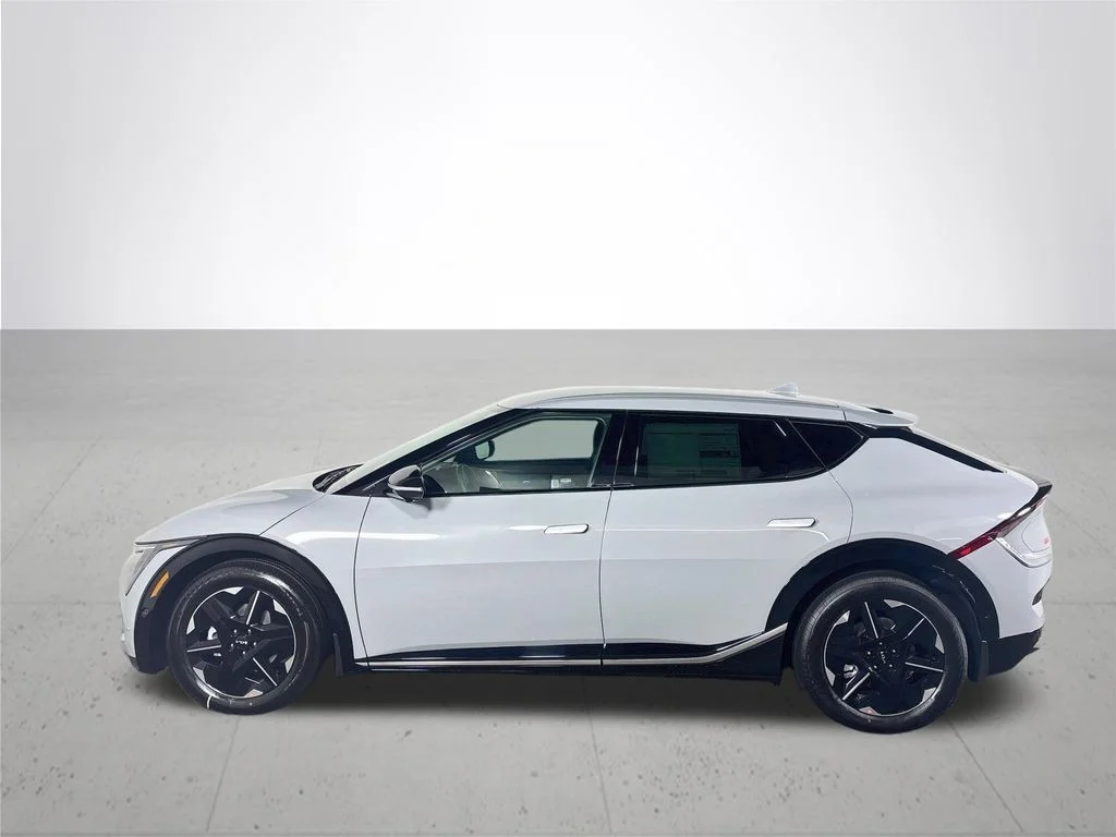 New 2026 Wolf Gray Kia WIND image 9