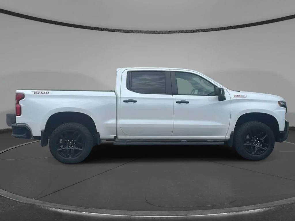 Used 2021 Iridescent Pearl Tricoat Chevrolet LT Trail Boss image 6