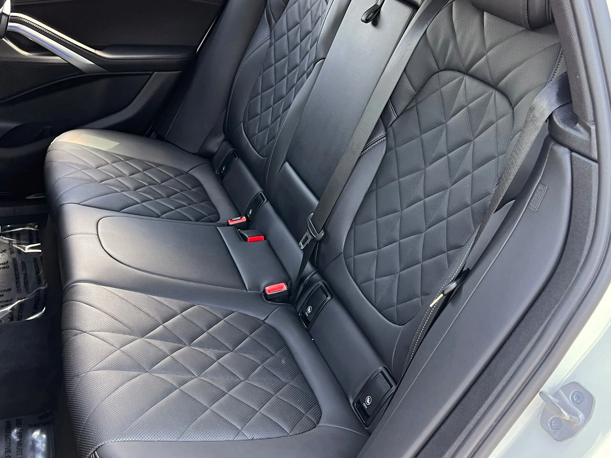 Used 2023 White BMW xDrive40i image 18