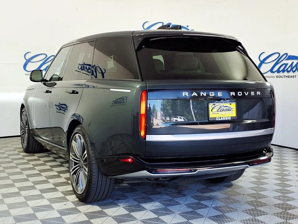 Used 2024 Green Land Rover Autobiography image 2