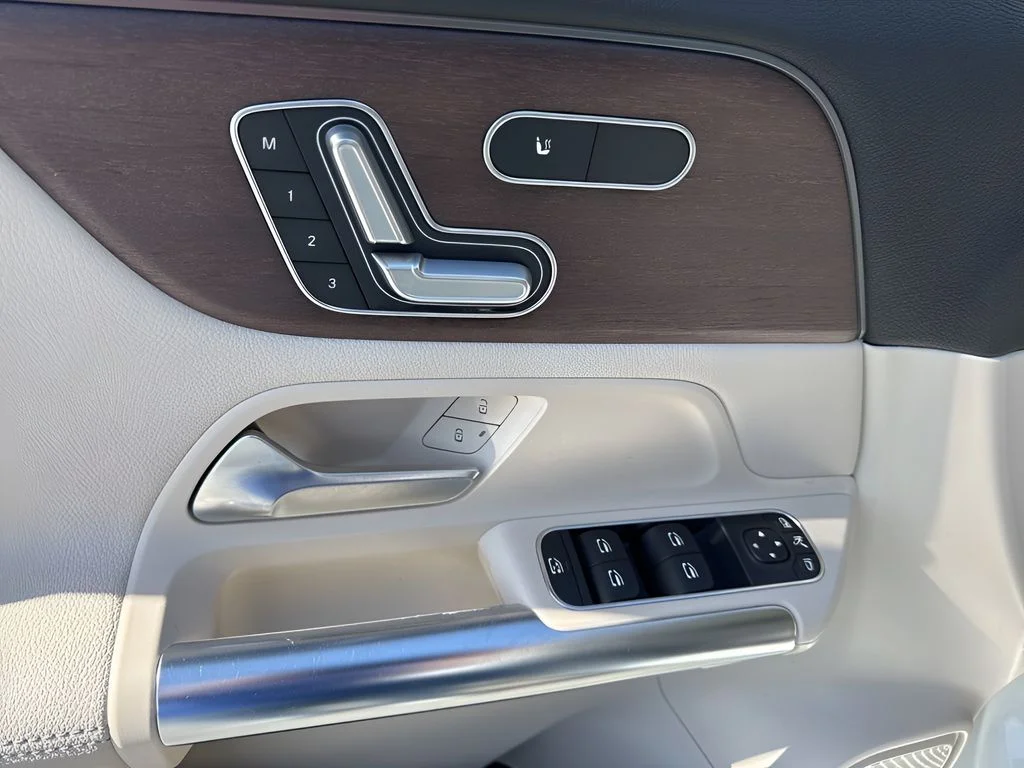 Used 2022 White Mercedes-Benz GLA 250 image 26
