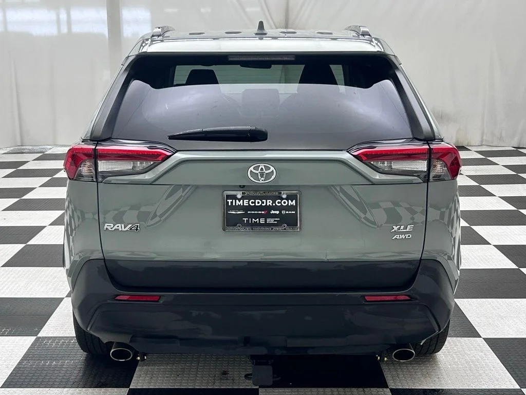 Used 2023  Toyota XLE image 6