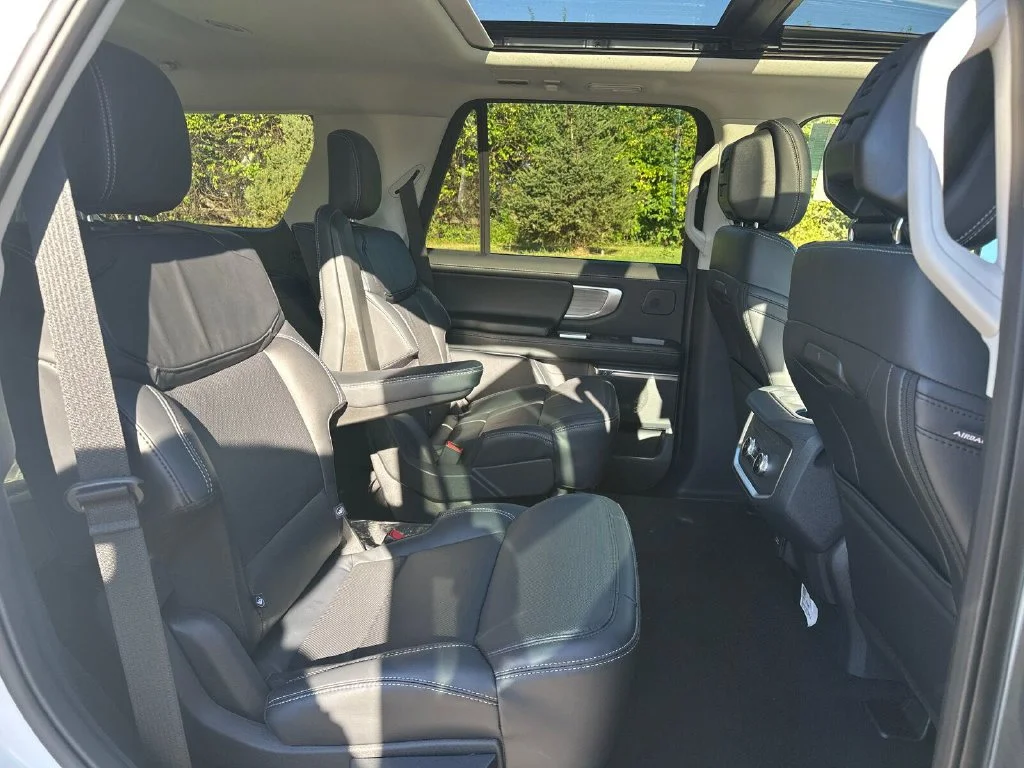 New 2027 White Ford Platinum image 17