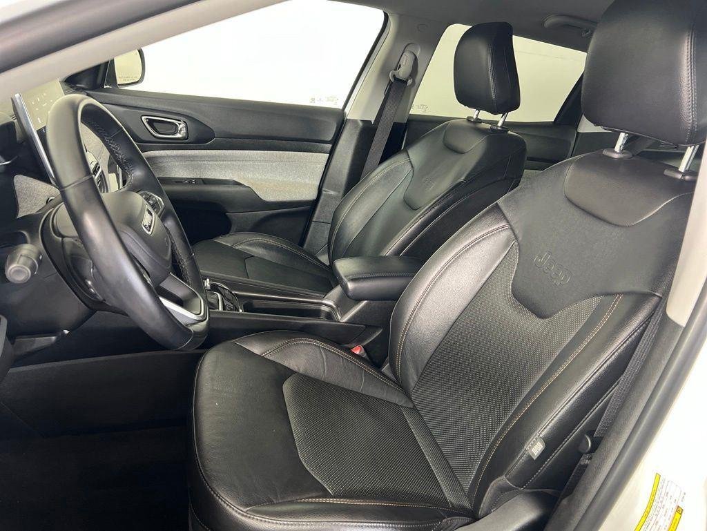 Used 2022 Bright White Clearcoat Jeep Latitude Lux image 5