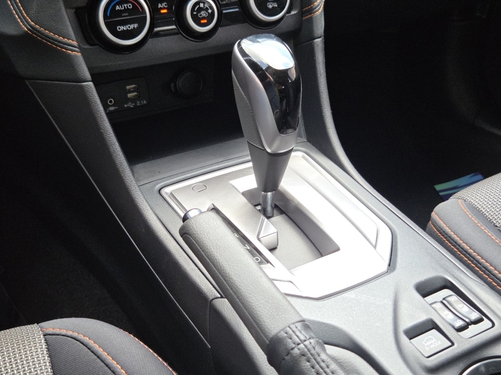 Used 2022 Crystal White Pearl Subaru Premium image 34