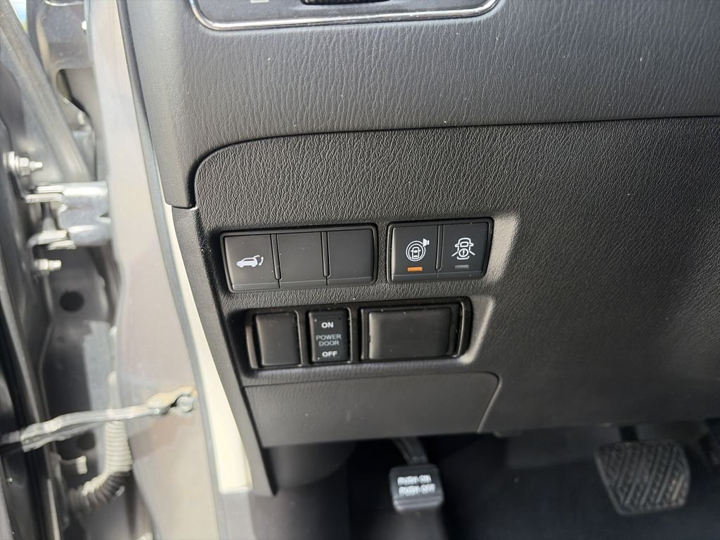 Used 2020 Gray Nissan SL image 19