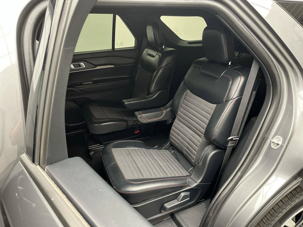 Used 2025 Gray Ford ST-Line image 12