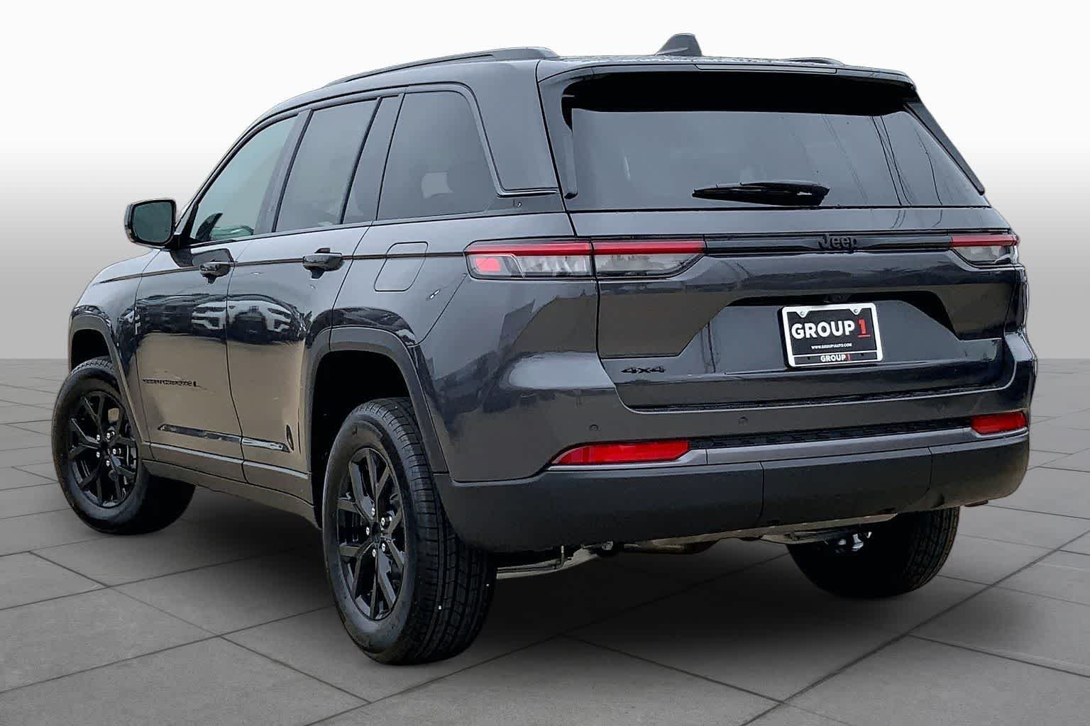 New 2026 Baltic Gray Metallic Clear-Coat Exterior Paint Jeep Laredo Altitude image 12